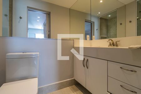 Banheiro da Suíte de apartamento à venda com 1 quarto, 76m² em Melville Empresarial Ii, Barueri