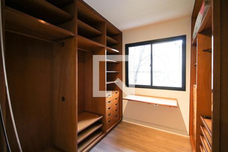 Apartamento à venda com 73m², 1 quarto e 1 vaga Apartamento à venda com 73m², 1 quarto e 1 vagaCloset da Suíte