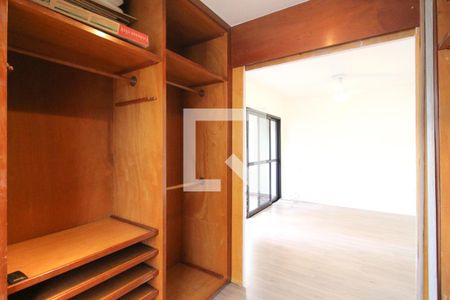 Apartamento à venda com 73m², 1 quarto e 1 vaga Apartamento à venda com 73m², 1 quarto e 1 vagaCloset da Suíte