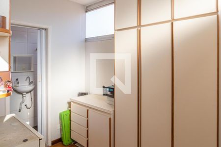 Apartamento à venda com 266m², 4 quartos e 2 vagas Apartamento à venda com 266m², 4 quartos e 2 vagasQuarto de Serviço