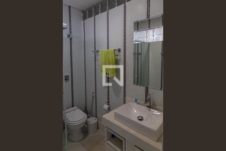 Apartamento à venda com 266m², 4 quartos e 2 vagas Apartamento à venda com 266m², 4 quartos e 2 vagasBanheiro da Suite