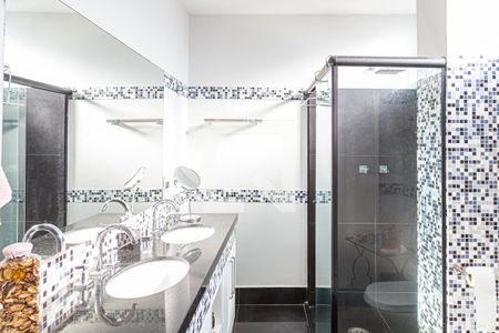 Apartamento à venda com 266m², 4 quartos e 2 vagas Apartamento à venda com 266m², 4 quartos e 2 vagasBanheiro da Suíte