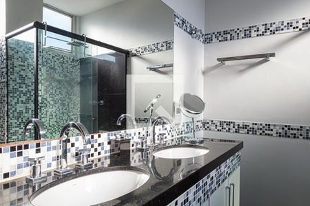 Apartamento à venda com 266m², 4 quartos e 2 vagas Apartamento à venda com 266m², 4 quartos e 2 vagasBanheiro da Suíte