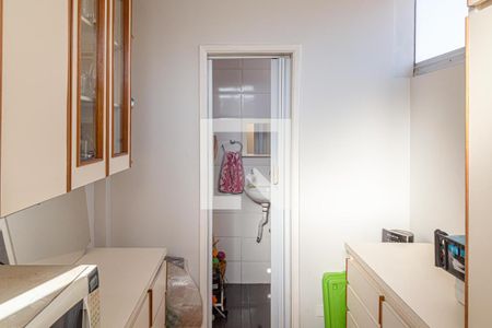 Apartamento à venda com 266m², 4 quartos e 2 vagas Apartamento à venda com 266m², 4 quartos e 2 vagasQuarto de Serviço