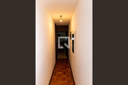 Casa à venda com 300m², 4 quartos e 2 vagasCorredor