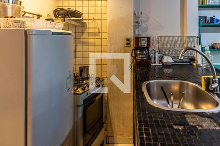 Cozinha de apartamento à venda com 1 quarto, 33m² em República, São Paulo