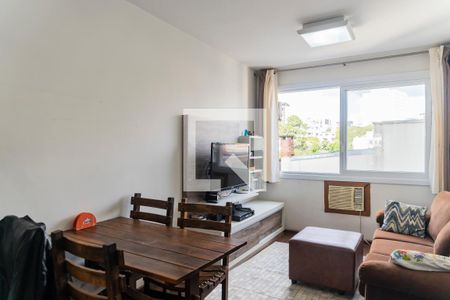 Sala  de apartamento para alugar com 2 quartos, 70m² em Higienópolis, Porto Alegre