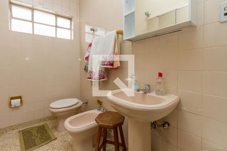 Casa à venda com 200m², 3 quartos e 2 vagas Casa à venda com 200m², 3 quartos e 2 vagasBanheiro