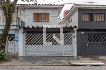 Casa à venda com 200m², 3 quartos e 2 vagas Casa à venda com 200m², 3 quartos e 2 vagasFachada
