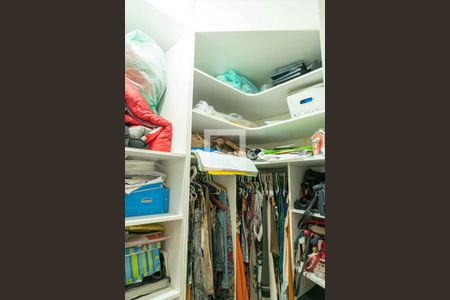 Casa de condomínio à venda com 300m², 4 quartos e 2 vagasCloset do quarto 2