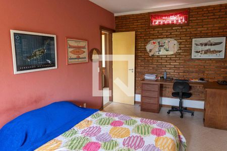 Casa de condomínio à venda com 300m², 4 quartos e 2 vagasSuíte