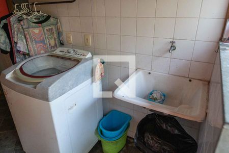 Casa de condomínio à venda com 300m², 4 quartos e 2 vagasÁrea de Serviço