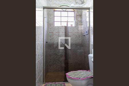 Casa à venda com 177m², 4 quartos e 2 vagasBanheiro social 