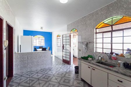 Casa à venda com 177m², 4 quartos e 2 vagasCozinha 