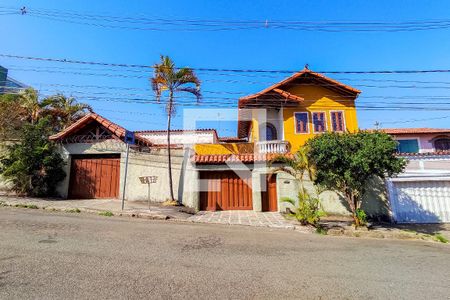 Casa para alugar com 200m², 4 quartos e 3 vagas Casa para alugar com 200m², 4 quartos e 3 vagasFachada