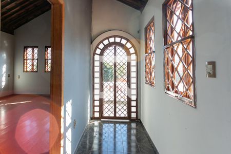 Casa para alugar com 200m², 4 quartos e 3 vagas Casa para alugar com 200m², 4 quartos e 3 vagasvaranda