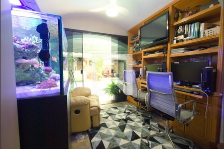 Casa à venda com 300m², 3 quartos e 5 vagasEscritório