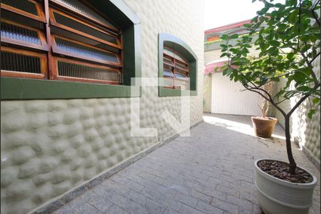 Casa à venda com 300m², 3 quartos e 5 vagasQuintal lateral