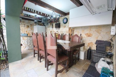 Casa à venda com 300m², 3 quartos e 5 vagasPiscina/Churrasqueira