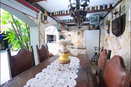 Casa à venda com 300m², 3 quartos e 5 vagasPiscina/Churrasqueira