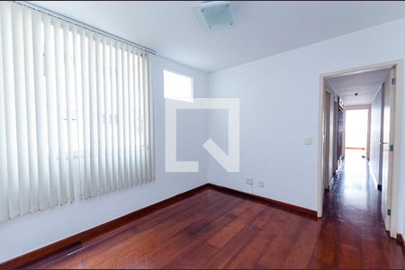 Sala intima de apartamento à venda com 3 quartos, 158m² em Ingá, Niterói