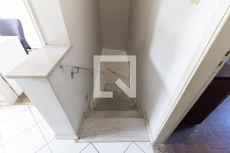 Escada de casa à venda com 3 quartos, 161m² em Vila Moinho Velho, São Paulo