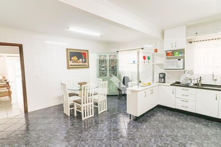 Casa para alugar com 240m², 3 quartos e 5 vagas Casa para alugar com 240m², 3 quartos e 5 vagasCozinha