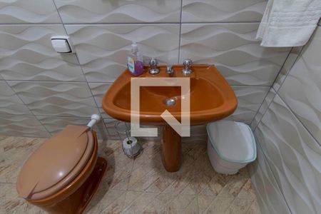 Casa à venda com 316m², 5 quartos e 4 vagasBanheiro 2