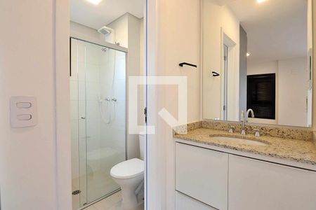 Banheiro de kitnet/studio para alugar com 1 quarto, 42m² em Campestre, Santo André