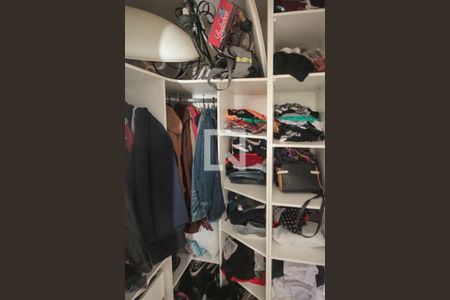 Apartamento à venda com 80m², 3 quartos e 1 vaga Apartamento à venda com 80m², 3 quartos e 1 vagaCloset