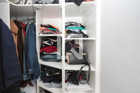 Apartamento à venda com 80m², 3 quartos e 1 vaga Apartamento à venda com 80m², 3 quartos e 1 vagaCloset