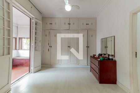 Casa à venda com 495m², 4 quartos e 4 vagasSuíte