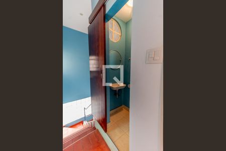 Casa à venda com 495m², 4 quartos e 4 vagasBanheiro de Serviço