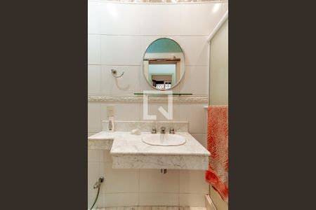 Casa à venda com 495m², 4 quartos e 4 vagasBanheiro social 1 