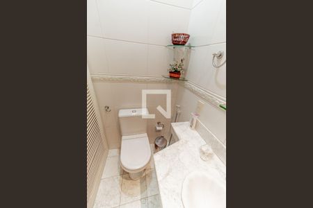 Casa à venda com 495m², 4 quartos e 4 vagasBanheiro social 1 