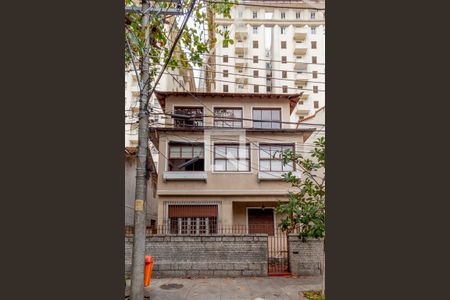 Casa à venda com 495m², 4 quartos e 4 vagasFachada