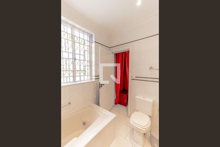 Casa à venda com 495m², 4 quartos e 4 vagasBanheiro da Suíte