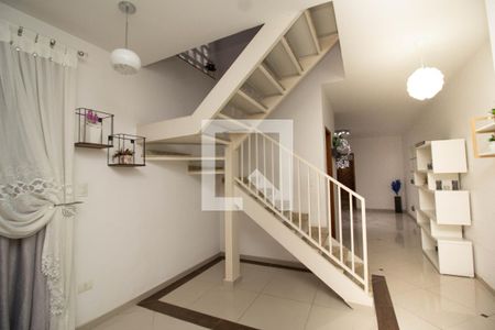 Escada de casa à venda com 4 quartos, 289m² em Vila Pereira Cerca, São Paulo