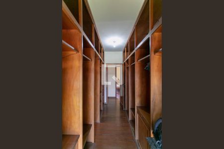Casa à venda com 580m², 7 quartos e 6 vagasCloset