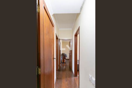 Casa à venda com 580m², 7 quartos e 6 vagasCorredor