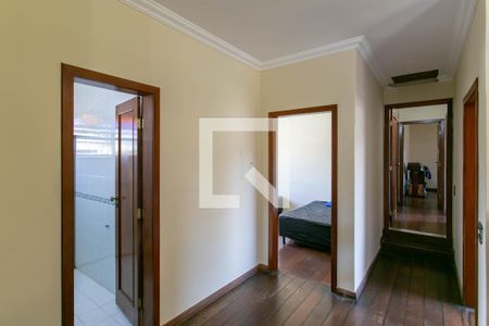 Casa à venda com 580m², 7 quartos e 6 vagasCorredor