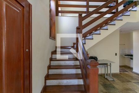 Casa à venda com 580m², 7 quartos e 6 vagasEscada