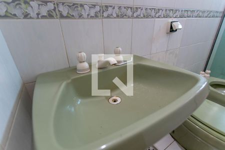 Banheiro 4 de casa à venda com 7 quartos, 580m² em Trevo, Belo Horizonte