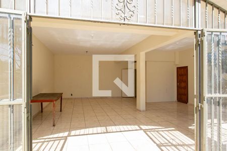 Casa à venda com 580m², 7 quartos e 6 vagasSalão