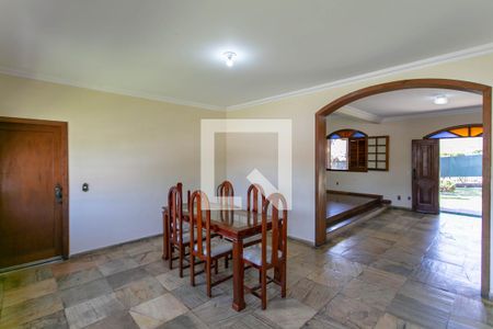 Casa à venda com 580m², 7 quartos e 6 vagasSala de Jantar