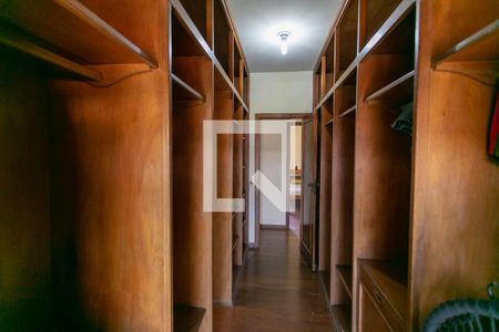 Casa à venda com 580m², 7 quartos e 6 vagasCloset