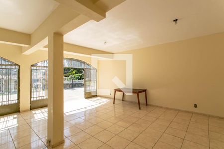 Casa à venda com 580m², 7 quartos e 6 vagasSalão