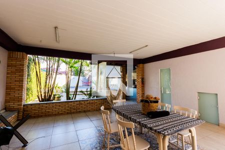 Casa à venda com 320m², 3 quartos e 5 vagas Casa à venda com 320m², 3 quartos e 5 vagasQuintal