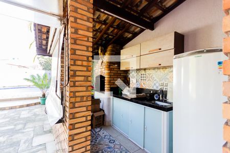 Casa à venda com 320m², 3 quartos e 5 vagas Casa à venda com 320m², 3 quartos e 5 vagasQuintal