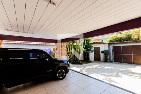 Casa à venda com 320m², 3 quartos e 5 vagas Casa à venda com 320m², 3 quartos e 5 vagasGaragem